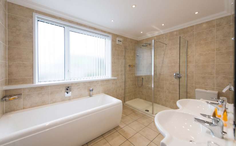 Barnstaple Hotel Bray Suite Accommodation Bathroom Bath Shower and Sink