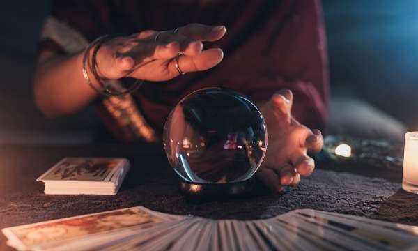 Medium using crystal ball