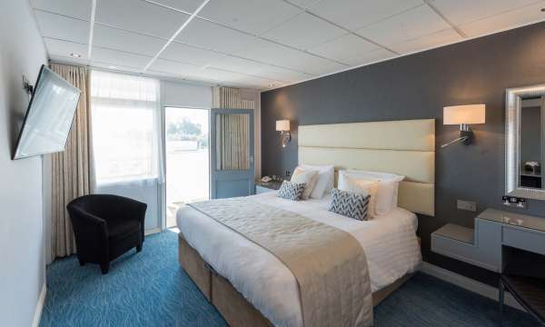 Barnstaple Hotel Pool View Accommodation Bed and Seating Area