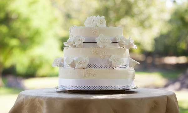 Simple wedding cake decorated with roses
