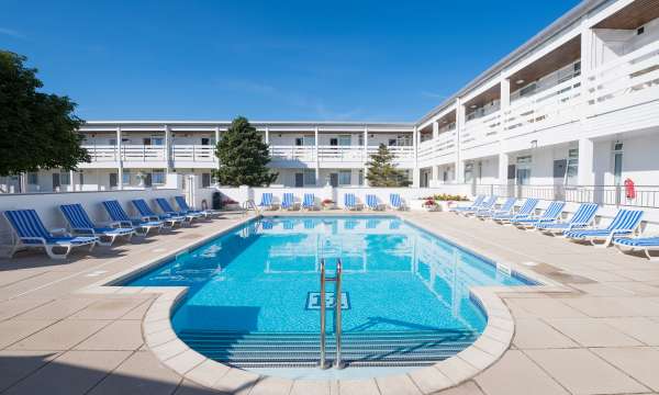 heated outdoor pool at barnstaple hotel