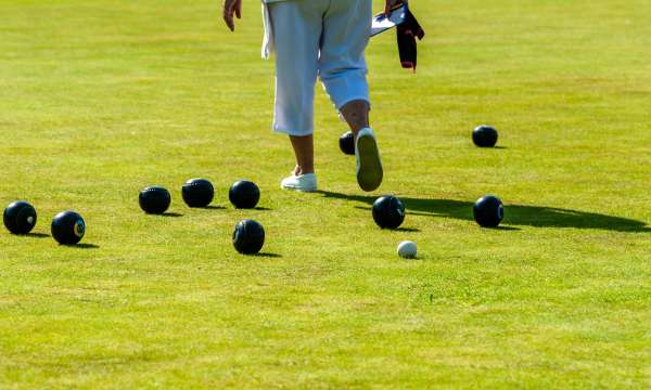 woman playing bowls