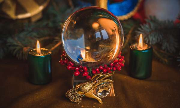 Medium using crystal ball
