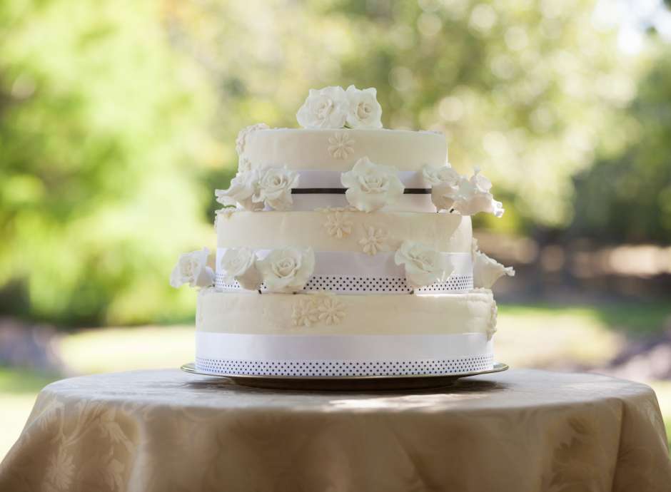 Simple wedding cake decorated with roses