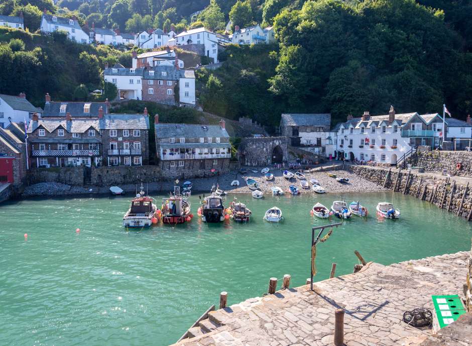 clovelly harbour