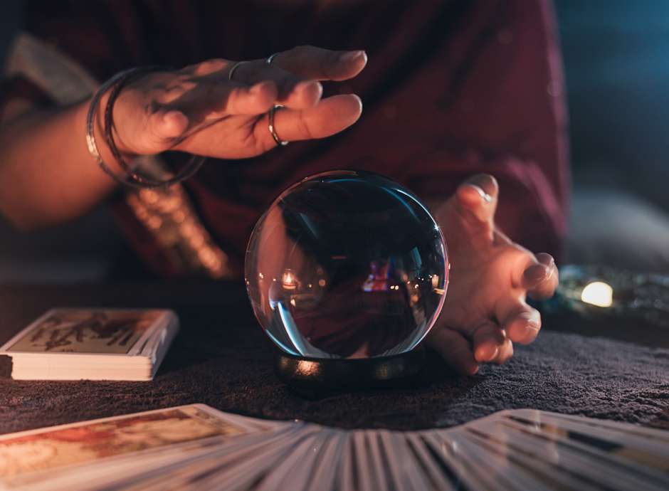 Medium using crystal ball