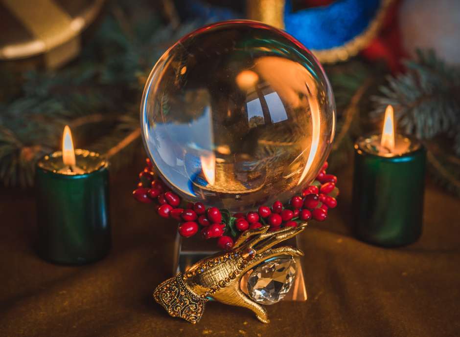Medium using crystal ball